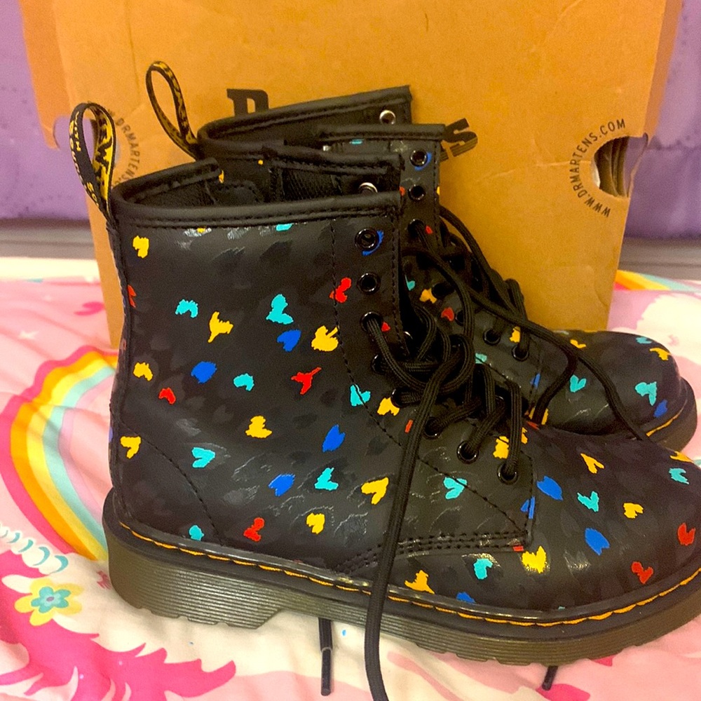 Dr. Marten AirWair (Used Excellent Condition) GradeSchool size 3 (UK2).